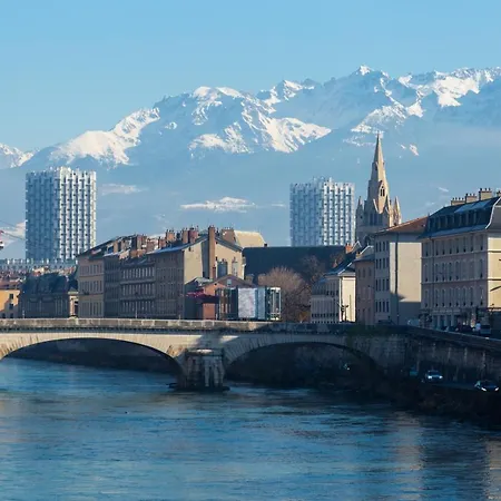 Apartment Plein Centre, Calme, Parking Inclus, Piscine Et Gardien Grenoble