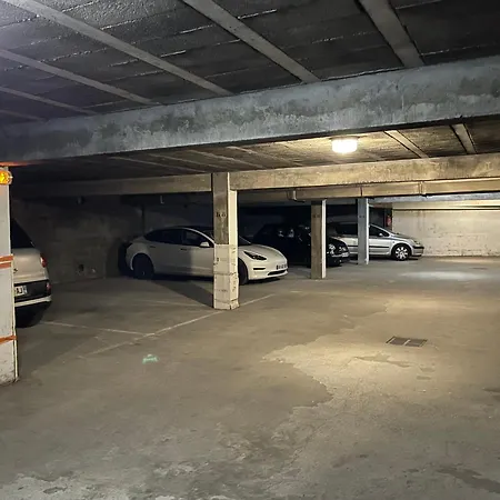 Plein Centre, Calme, Parking Inclus, Piscine Et Gardien