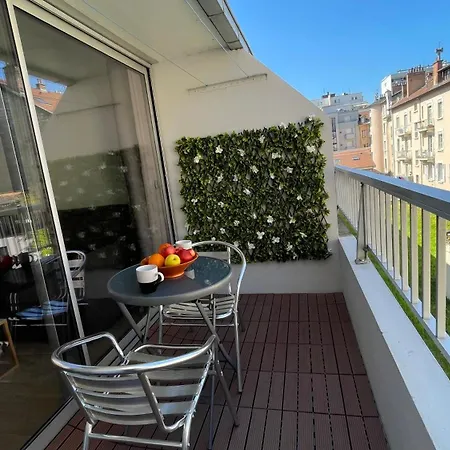 Апартаменти Plein Centre, Calme, Parking Inclus, Piscine Et Gardien Гренобль
