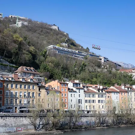 Plein Centre, Calme, Parking Inclus, Piscine Et Gardien *