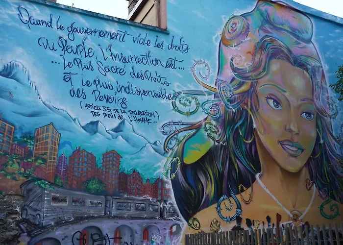 Plein Centre, Calme, Parking Inclus, Piscine Et Gardien *