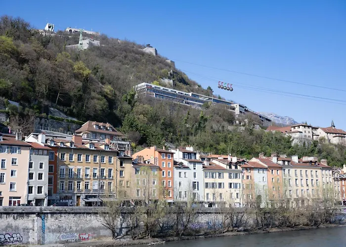 Plein Centre, Calme, Parking Inclus, Piscine Et Gardien *