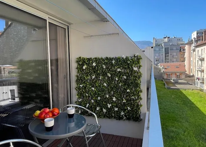 Plein Centre, Calme, Parking Inclus, Piscine Et Gardien *